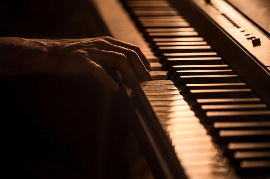 Entenda as teclas de um teclado musical