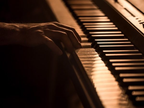 Quais as diferenças entre um teclado musical e um piano?