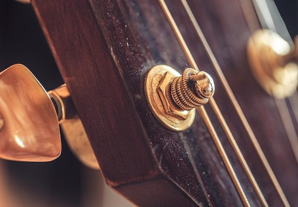 Harmonia das Cordas: Dicas de Encordoamento para Violão, Contrabaixo e Cavaquinho