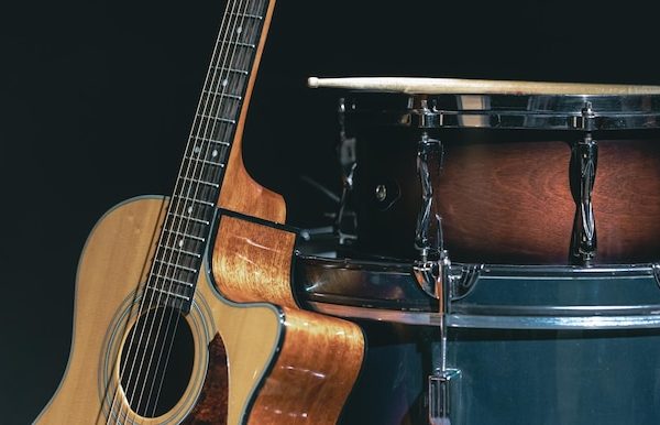 De Cordas a Percussão: Violão Strinberg e a Versatilidade da Bateria Musical