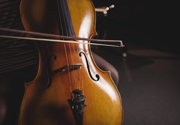 Sinfonia de Cordas: Viola de Arco, Violoncelo e Violino em Harmonia